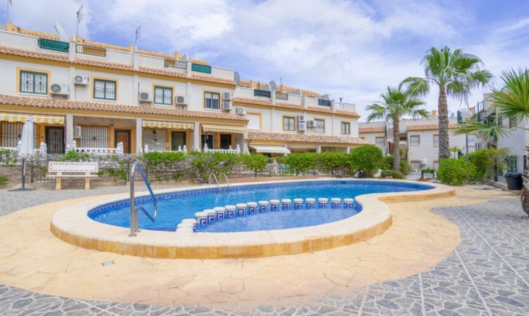 Venta - Casa -
Algorfa