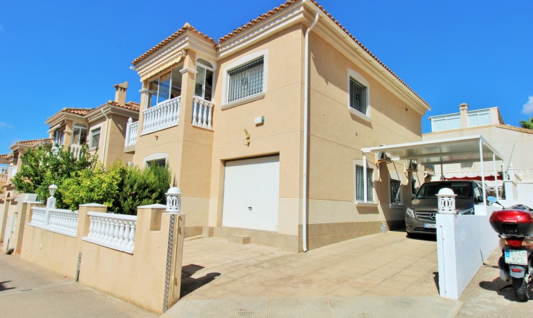 Revente - Villa -
Villamartin