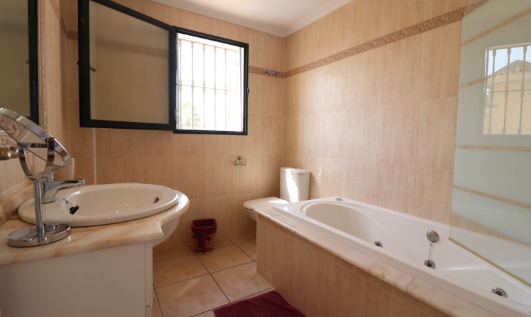 Herverkoop - Villa -
Algorfa* - Lo Crispin