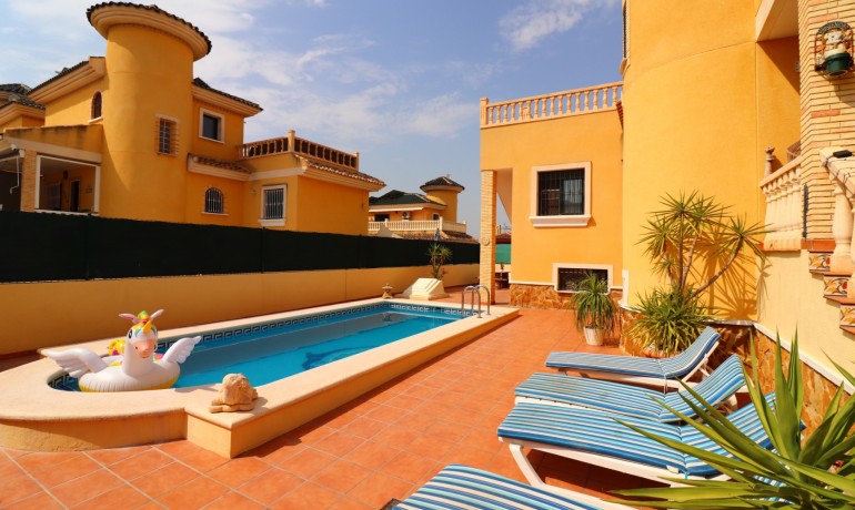 Herverkoop - Villa -
Algorfa* - Lo Crispin