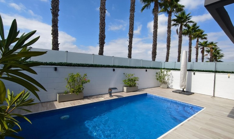 Herverkoop - Villa -
Orihuela Costa* - Lomas de Cabo Roig