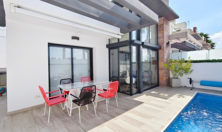 Herverkoop - Villa -
Orihuela Costa* - Lomas de Cabo Roig