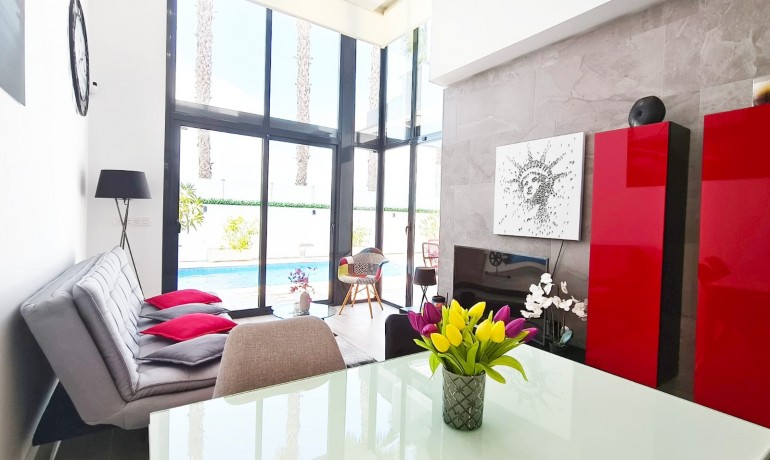 Herverkoop - Villa -
Orihuela Costa* - Lomas de Cabo Roig