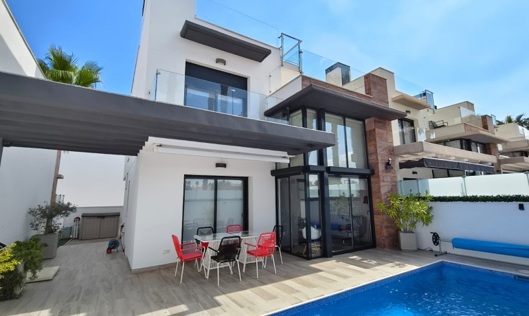 Herverkoop - Villa -
Orihuela Costa* - Lomas de Cabo Roig