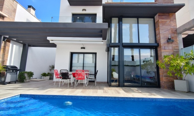 Herverkoop - Villa -
Orihuela Costa* - Lomas de Cabo Roig