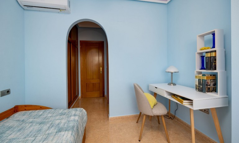 Venta - Apartamento / piso -
Jacarilla