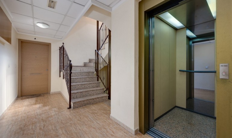 Venta - Apartamento / piso -
Jacarilla