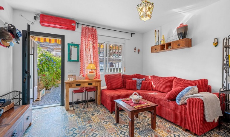 Venta - Casa -
Los Alcázares