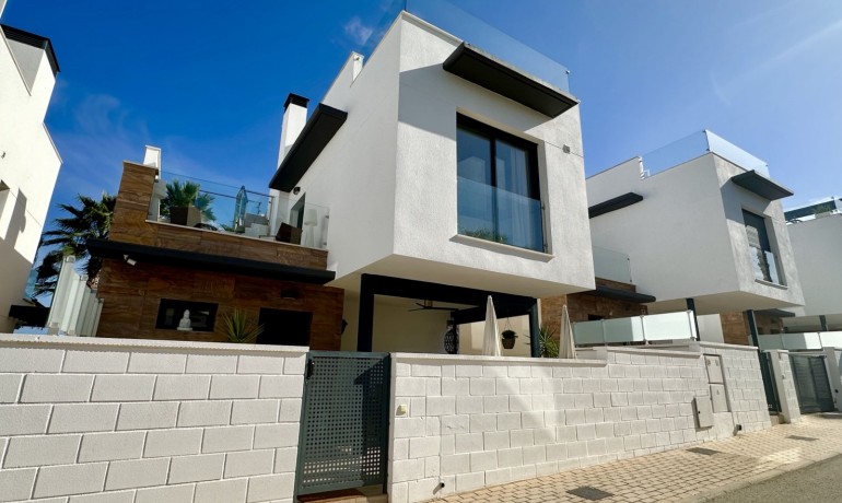 Herverkoop - Villa -
Orihuela Costa* - Lomas de Cabo Roig*