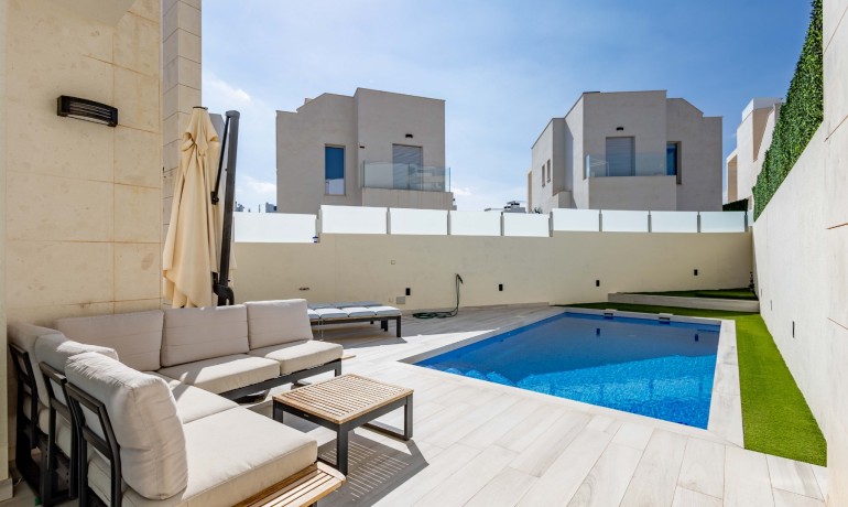 Herverkoop - Villa -
Orihuela Costa* - Lomas de Cabo Roig