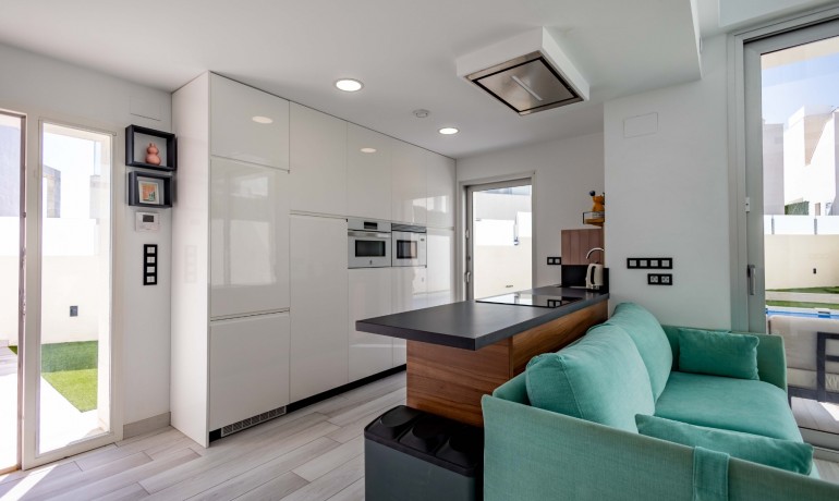 Herverkoop - Villa -
Orihuela Costa* - Lomas de Cabo Roig