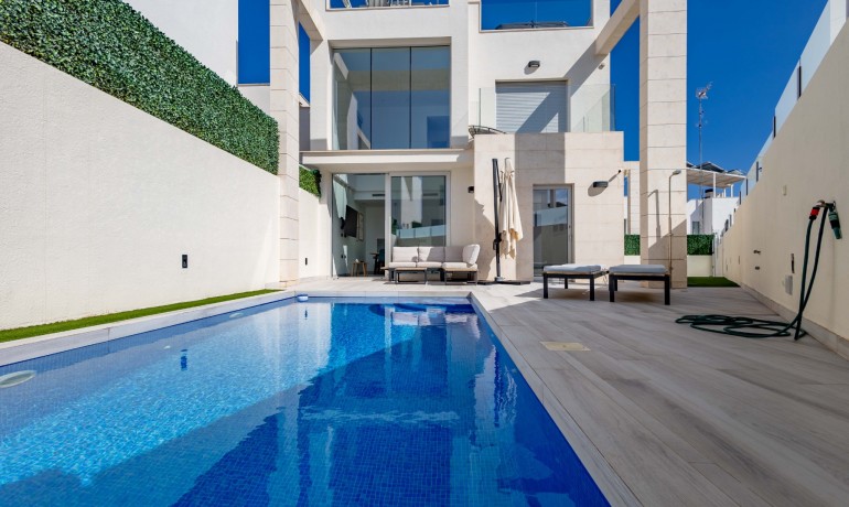 Herverkoop - Villa -
Orihuela Costa* - Lomas de Cabo Roig