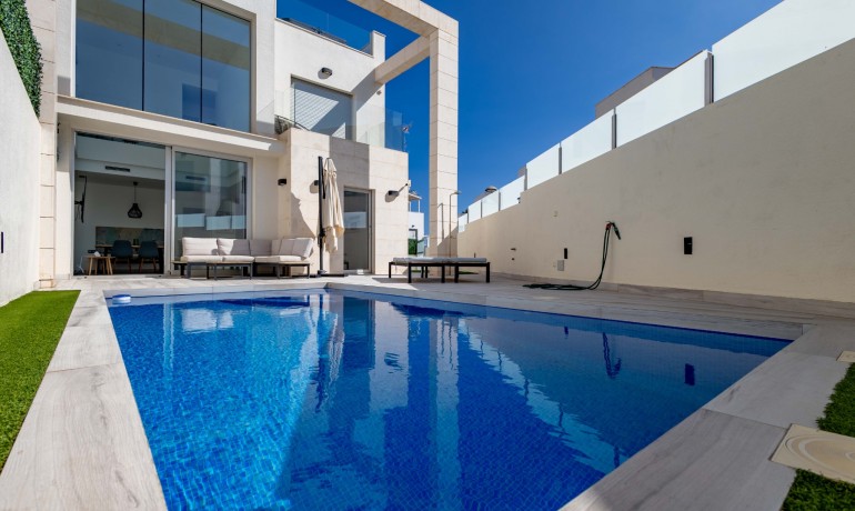 Herverkoop - Villa -
Orihuela Costa* - Lomas de Cabo Roig