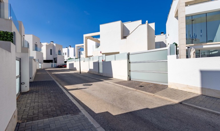 Herverkoop - Villa -
Orihuela Costa* - Lomas de Cabo Roig