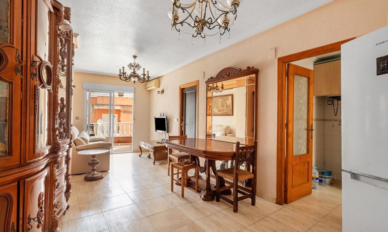 Herverkoop - Appartement / Flat -
Torrevieja* - Estacion de autobuses