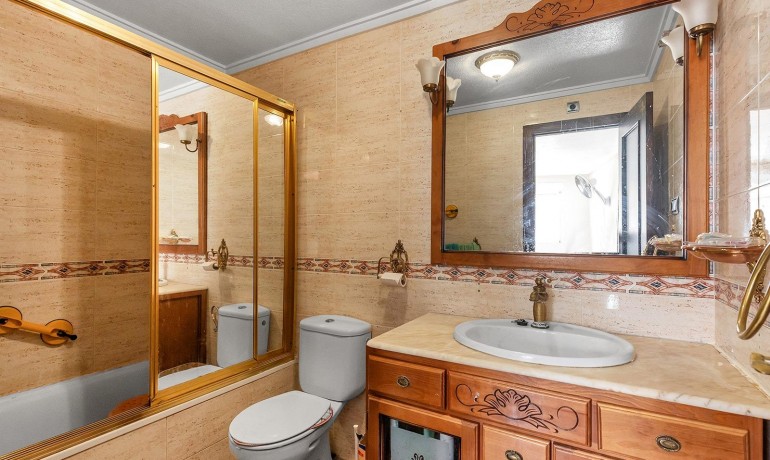 Herverkoop - Appartement / Flat -
Torrevieja* - Estacion de autobuses