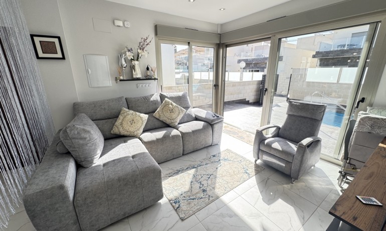 Venta - Villa -
Villamartin