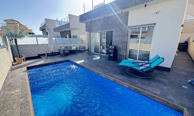 Herverkoop - Villa -
Alicante* - V