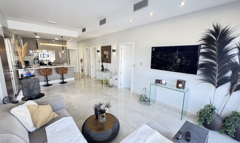 Herverkoop - Villa -
Alicante* - V