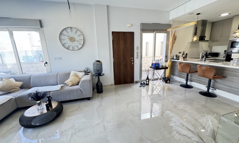 Herverkoop - Villa -
Alicante* - V