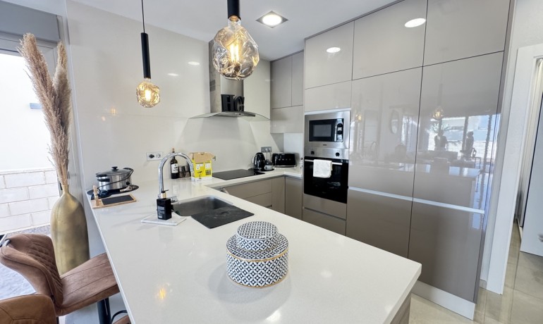 Herverkoop - Villa -
Alicante* - V