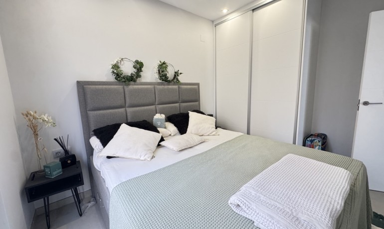 Herverkoop - Villa -
Alicante* - V