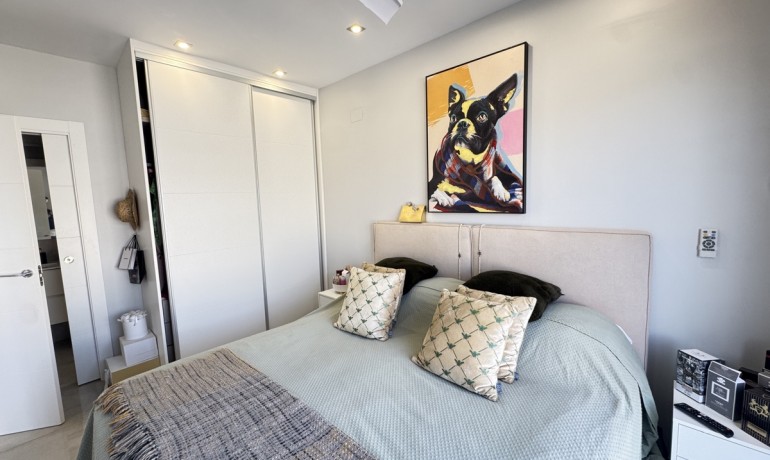 Herverkoop - Villa -
Alicante* - V