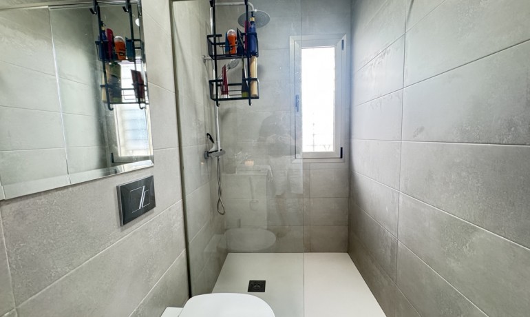 Herverkoop - Villa -
Alicante* - V