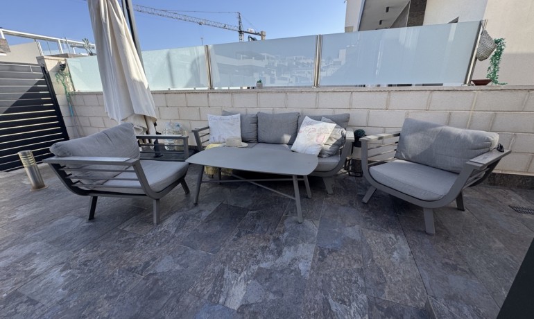 Herverkoop - Villa -
Alicante* - V