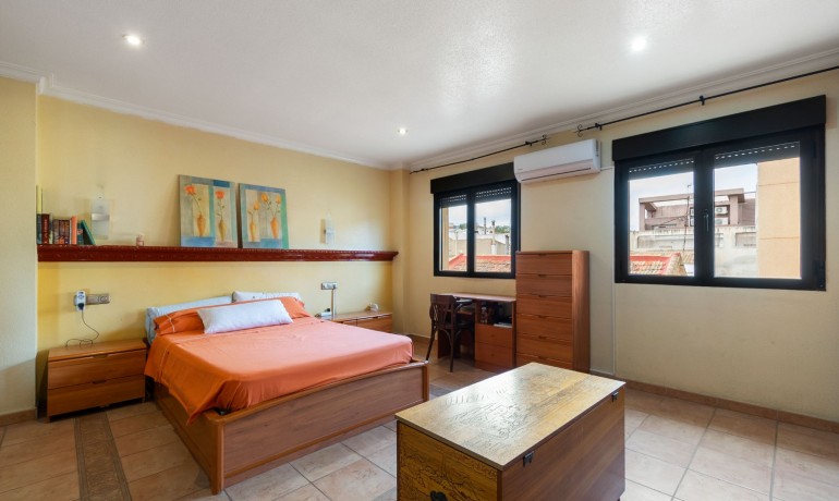 Herverkoop - Huis -
Rojales - Rojales - Village