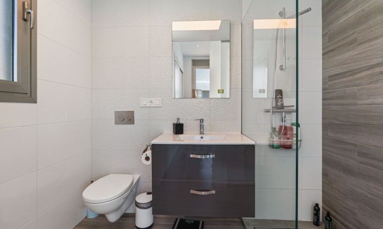 Herverkoop - Villa -
Orihuela Costa* - Villamartin