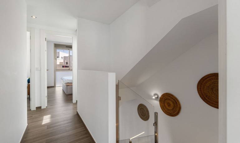 Herverkoop - Villa -
Orihuela Costa* - Villamartin