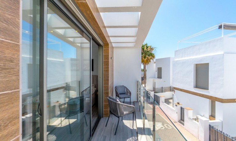 Herverkoop - Villa -
Orihuela Costa* - Villamartin