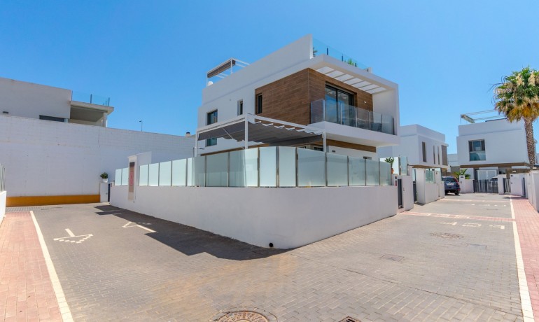 Herverkoop - Villa -
Orihuela Costa* - Villamartin