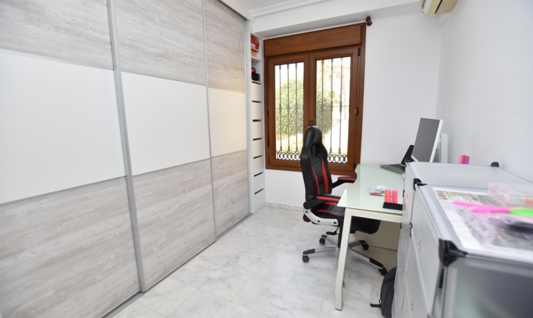 Herverkoop - Huis -
Algorfa* - Inland