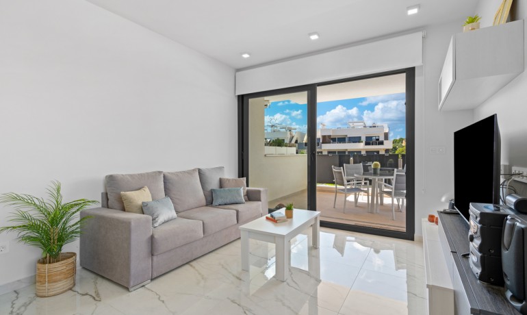 Sale - Apartment / Flat -
Villamartin