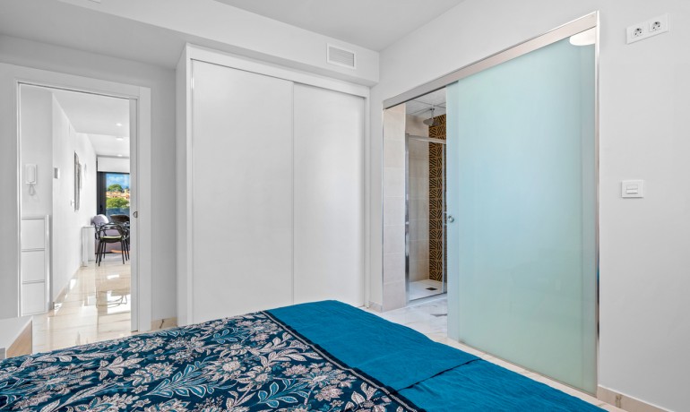 Sale - Apartment / Flat -
Villamartin