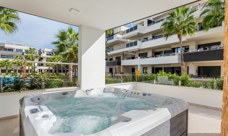 Sale - Apartment / Flat -
Villamartin