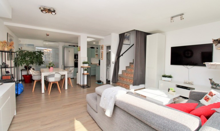 Sale - House -
Villamartin