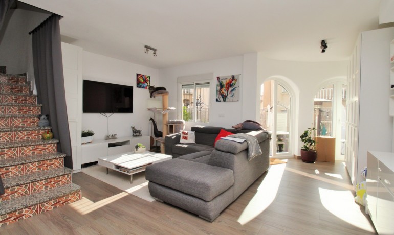 Sale - House -
Villamartin