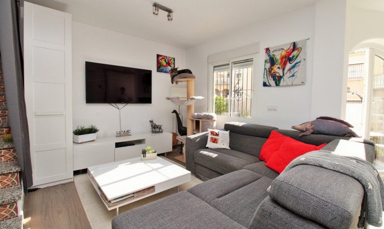 Sale - House -
Villamartin