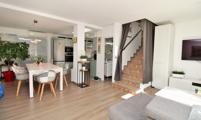 Sale - House -
Villamartin