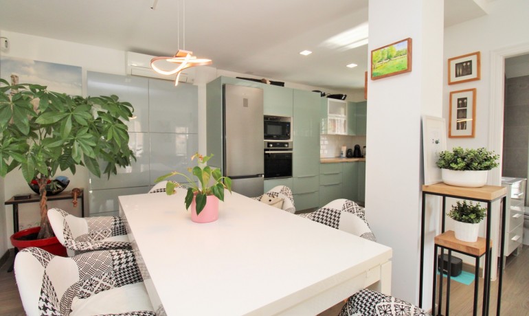 Sale - House -
Villamartin