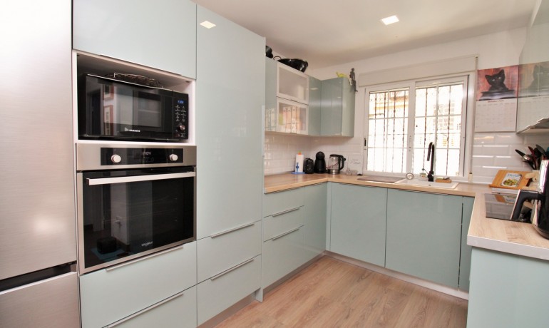 Sale - House -
Villamartin