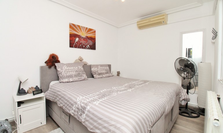 Sale - House -
Villamartin