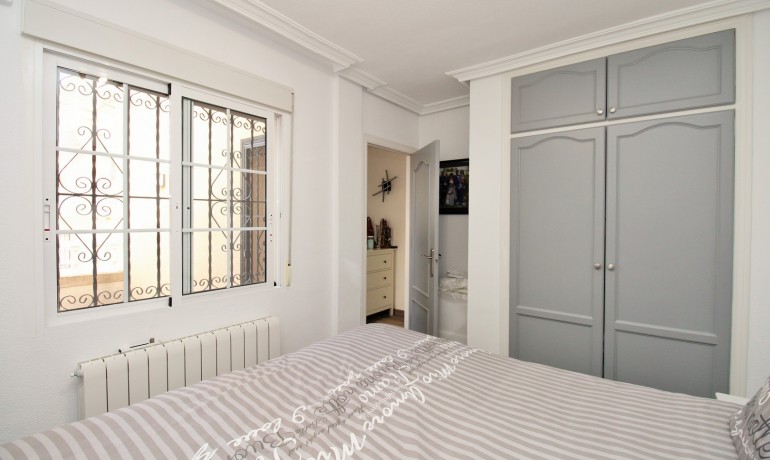 Sale - House -
Villamartin