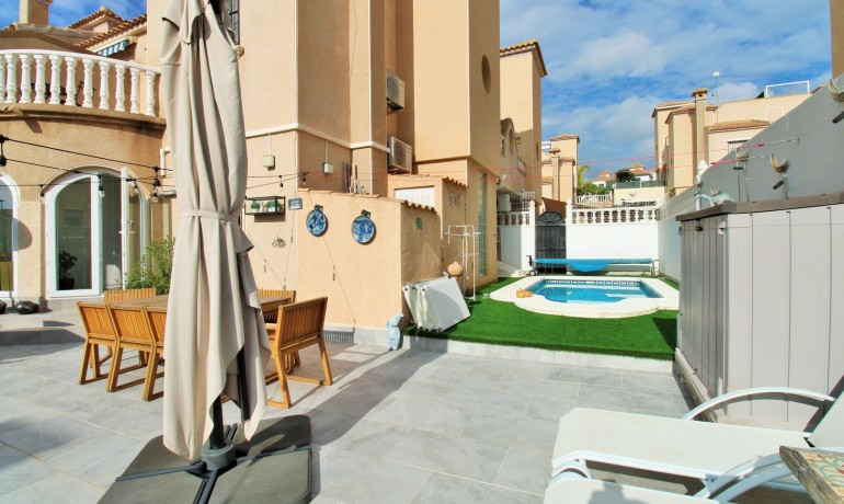 Sale - House -
Villamartin