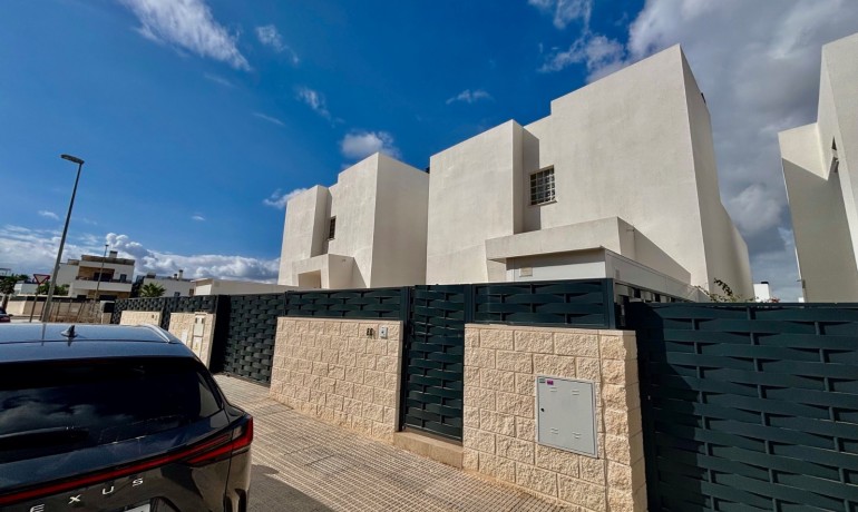 Herverkoop - Villa -
Benijofar* - Benijofar - Village