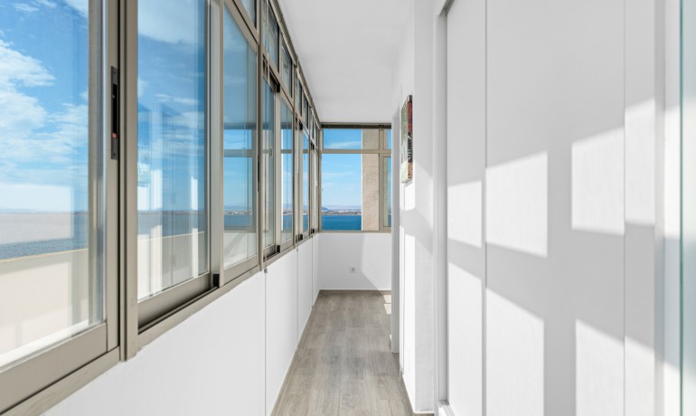 Sale - Apartment / flat -
La Manga del Mar Menor