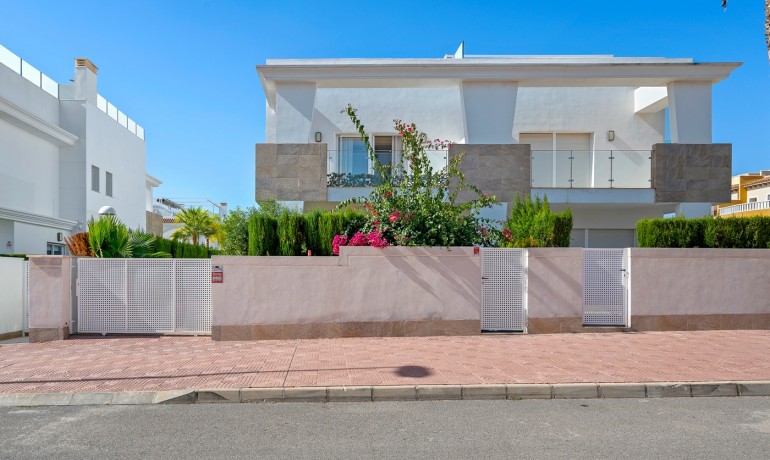 Herverkoop - Huis -
Cuidad Quesada* - Doña pepa